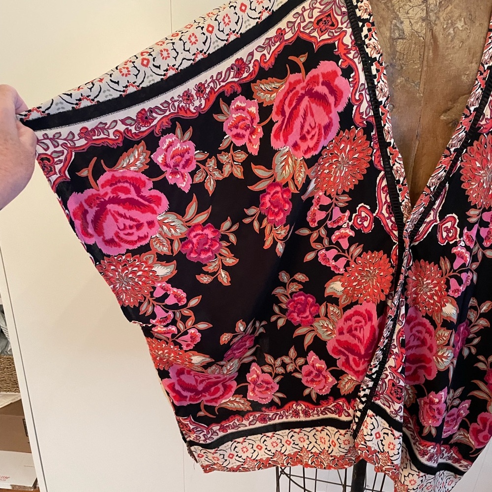 Women’s Printed Hip-length Kimono - Picture 2 of 5